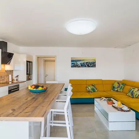 6 Bedroom Gorgeous In Semesterbostad Milna (Brac)