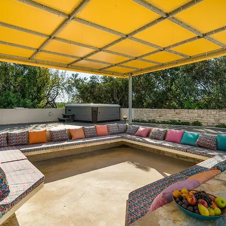6 Bedroom Gorgeous In Milna Holiday home Milna (Brac)