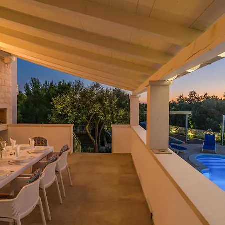 6 Bedroom Gorgeous In Milna * Milna (Brac)