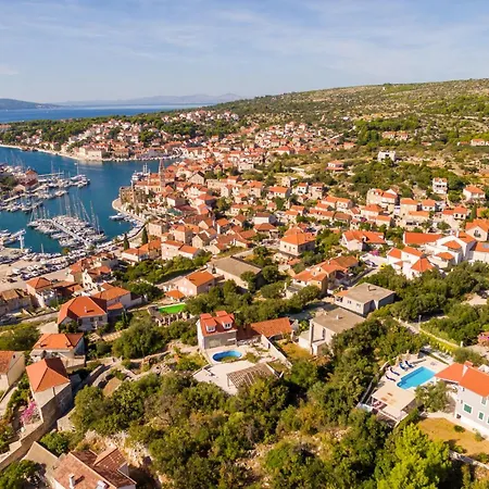 6 Bedroom Gorgeous In Milna * Milna (Brac)