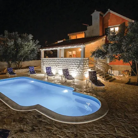 6 Bedroom Gorgeous In Semesterbostad *