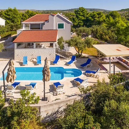 6 Bedroom Gorgeous In Milna Holiday home Milna (Brac)