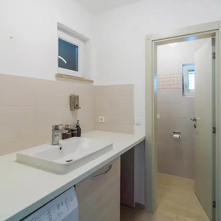 6 Bedroom Gorgeous In Semesterbostad Milna (Brac)