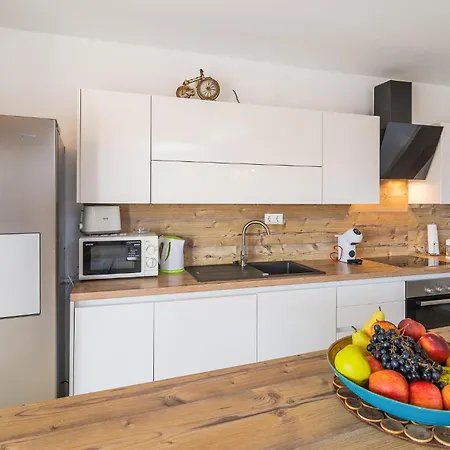 Holiday home 6 Bedroom Gorgeous In Milna