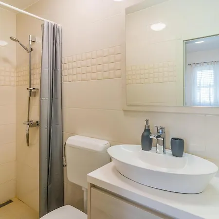 Semesterbostad 6 Bedroom Gorgeous In Milna (Brac)